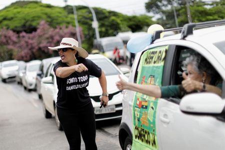 Protesto convocado por empresários contra medidas de restrição em Brasília