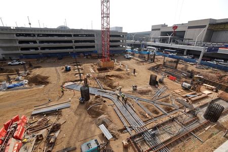 Área em construção no aeroporto de Los Angeles, Califórnia (EUA)