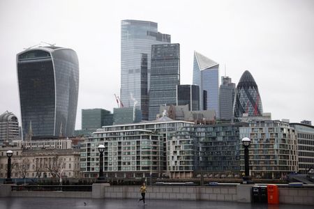Distrito financeiro de Londres ao fundo Distrito financeiro de Londres ao fundo