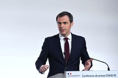 Ministro da Saúde da França, Olivier Verán, durante entrevista coletiva em Paris