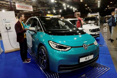 Carro elétrico da Volkswagen em exibição na Europa Carro elétrico da Volkswagen em exibição na Europa