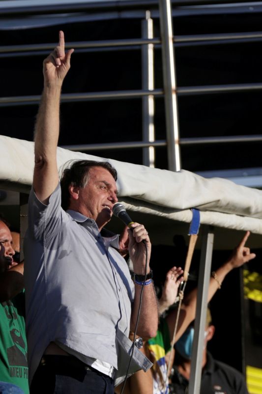 Bolsonaro discursa a apoiadores em Brasília