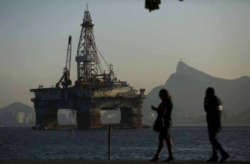 Plataforma de petróleo na Baía de Guanabara, em Niterói (RJ)
