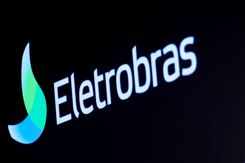Logo da estatal brasileira Eletrobras em painel na bolsa de Nova York