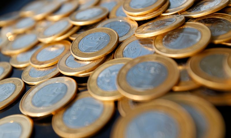 Moedas de um real são dispostas. 15/10/2010. REUTERS/Bruno Domingos. REUTERS/Bruno Domingos