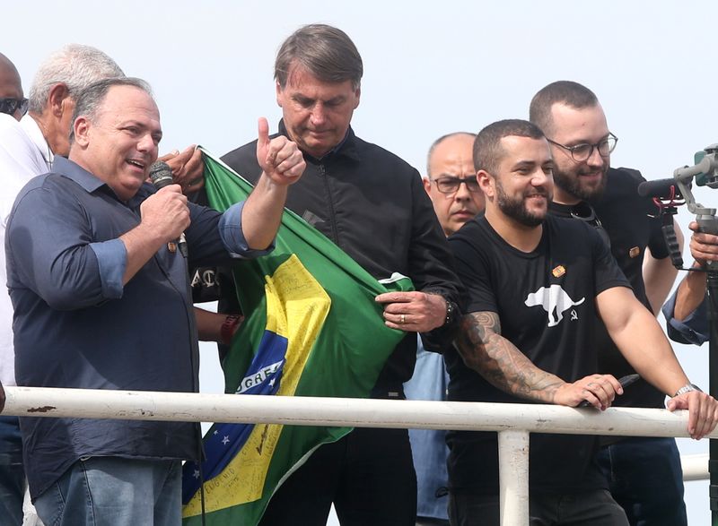 Pazuello participa de ato ao lado de Bolsonaro no Rio de Janeiro