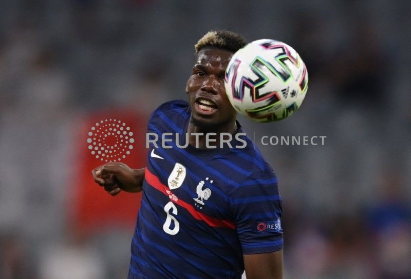 Pogba retira garrafa da Heineken em entrevista coletiva da Euro