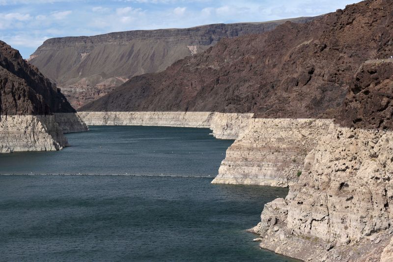 Reservatório da represa Hoover diminui a nível recorde, em sinal de seca extrema, perto de Las Vegas