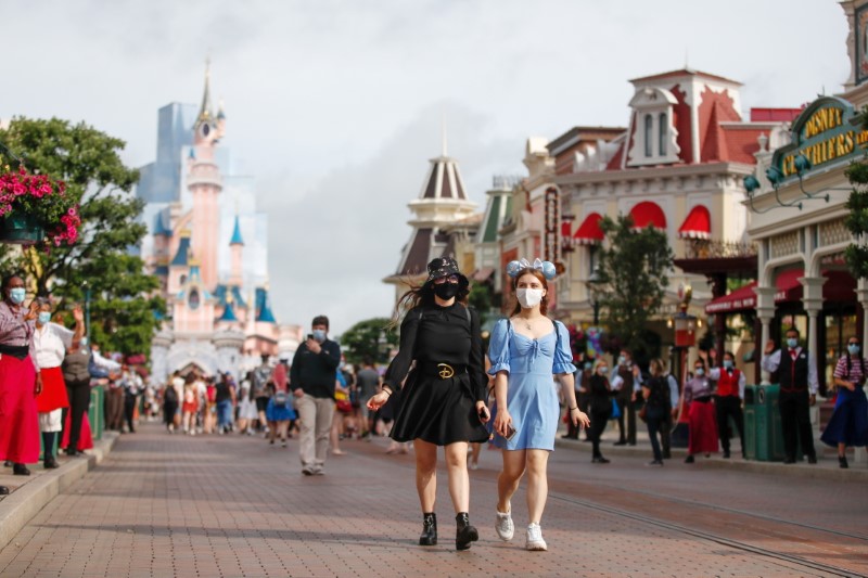Disneyland Paris reabre após oito meses