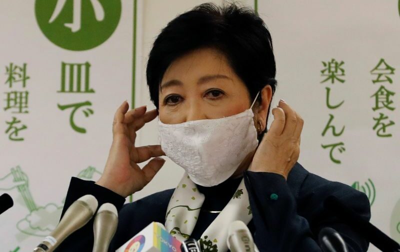 Governadora de Tóquio, Yuriko Koike, durante entrevista coletiva em Tóquio