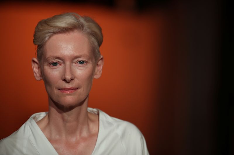 Atriz vencedora do Oscar Tilda Swinton durante apresentação em Roma