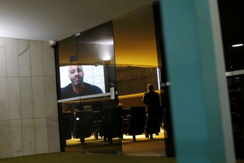 Daniel Silveira fala a deputados remotamente