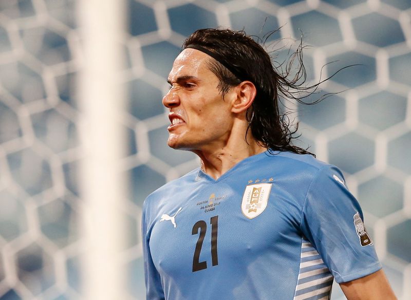 Cavani comemora gol marcado na vitória do Uruguai