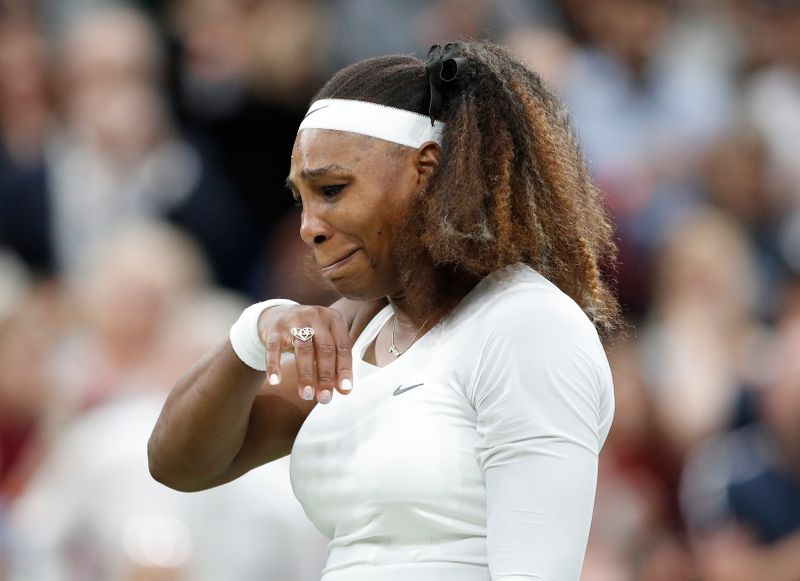 Serena chora ao abandonar torneio de Wimbledon
