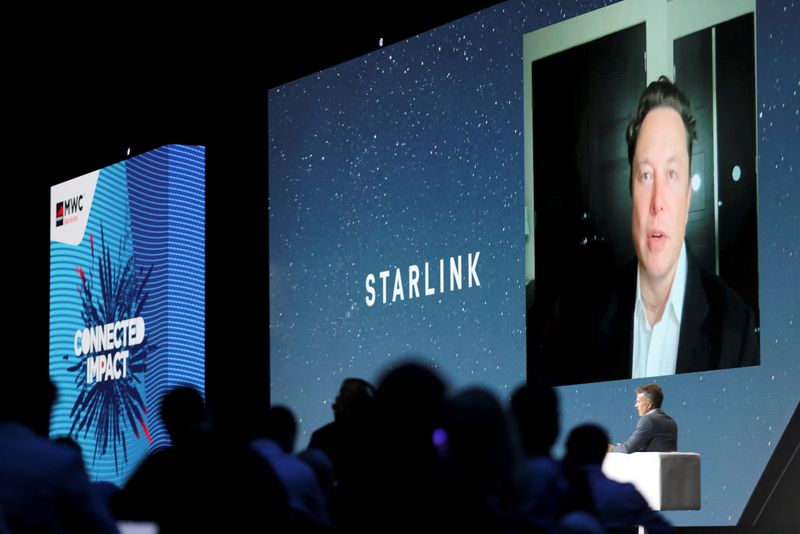 Elon Musk fala sobre a Starlink durante o Mobile World Congress (MWC), em Barcelona, Espanha