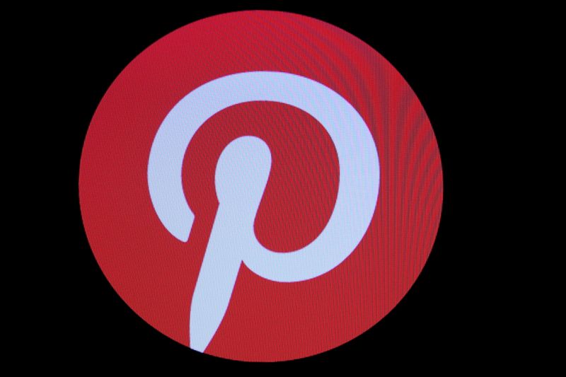 Logo do Pinterest em tela na bolsa de valores de Nova York, EUA