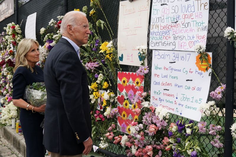 Biden visita Surfside após desmoronamento de prédio