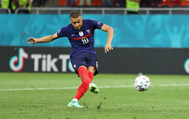 Kylian Mbappé durante partida entre França e Suíça pela Eurocopa