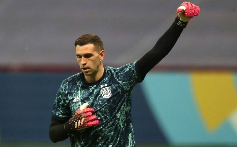 Goleiro da Argentina Emiliano Martínez durante aquecimento para a partida contra a Colômbia pela Copa América
