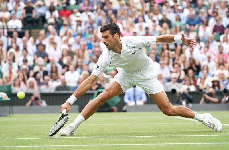 Novak Djokovic em ação em Wimbledon