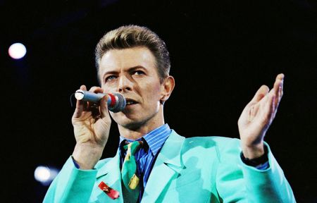 David Bowie durante show no Estádio de Wembley, em Londres David Bowie durante show no Estádio de Wembley, em Londres