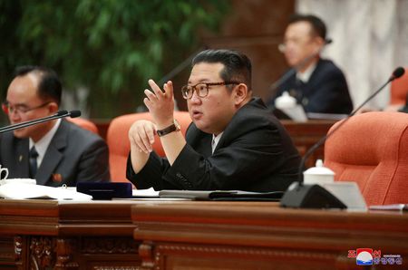 Líder norte-coreano, Kim Jong Un, em reunião do Partido dos Trabalhadores da Coreia Líder norte-coreano, Kim Jong Un, em reunião do Partido dos Trabalhadores da Coreia