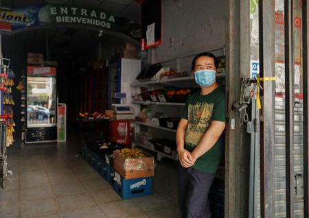 Mercadinho atingido por blecaute em Buenos Aires