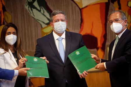 Ministra Flávia Arruda, com o presidente da Câmara, Arthur Lira, e ministro Paulo Guedes