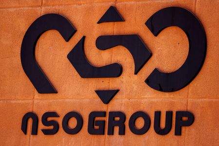 Logo da empresa cibernética NSO Group no Deserto de Arava, em Israel