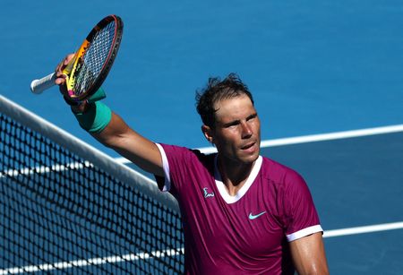 Rafael Nadal comemora após vencer alemão Yannick Hanfmann na segunda rodada do Aberto da Austrália