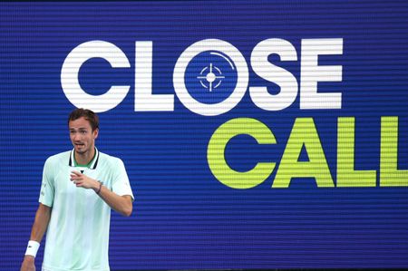 Daniil Medvedev durante partida contra Maxime Cressy no Aberto da Austrália