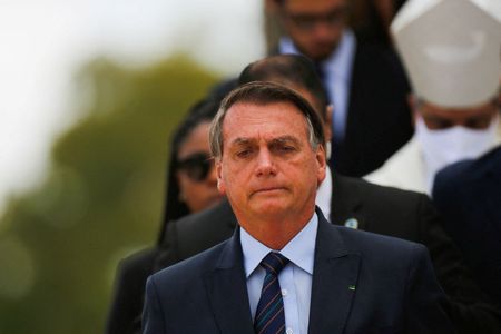 Presidente Jair Bolsonaro após missa de sétimo dia de sua mãe em  Brasília