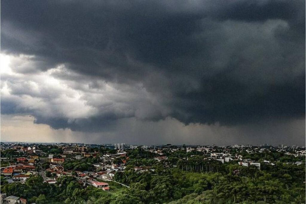 tempestades-ventos-alerta-vermelho-sul