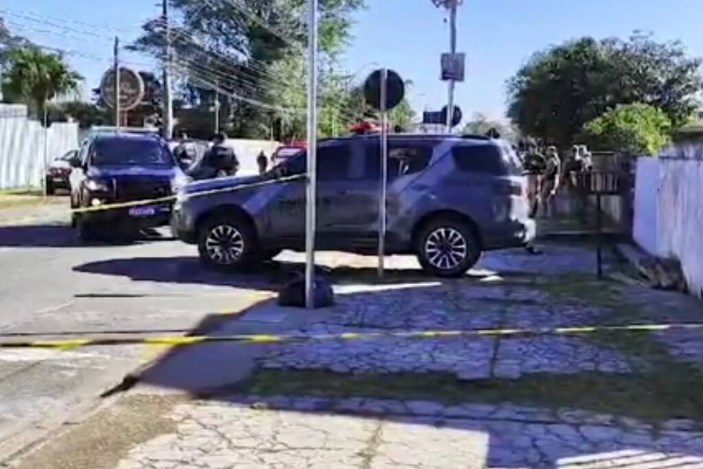 tiroteio-entre-policia-e-homem-carro-furtado-curitiba-hauer tiroteio-entre-policia-e-homem-carro-furtado-curitiba-hauer
