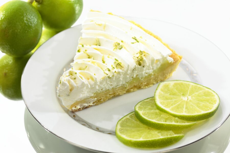 torta-de-limao-de-liquidificador-scaled-e1626455492494