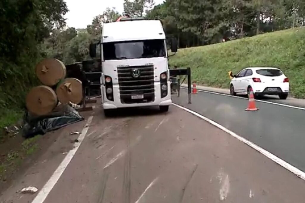 transito-br-277-acidente-empresario
