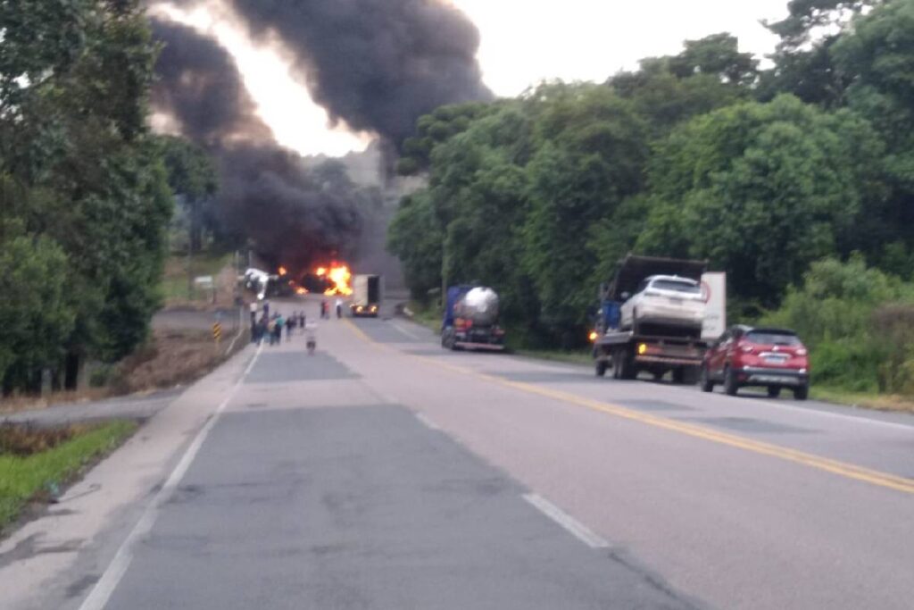 transito-br-476-bloqueado transito-br-476-bloqueado