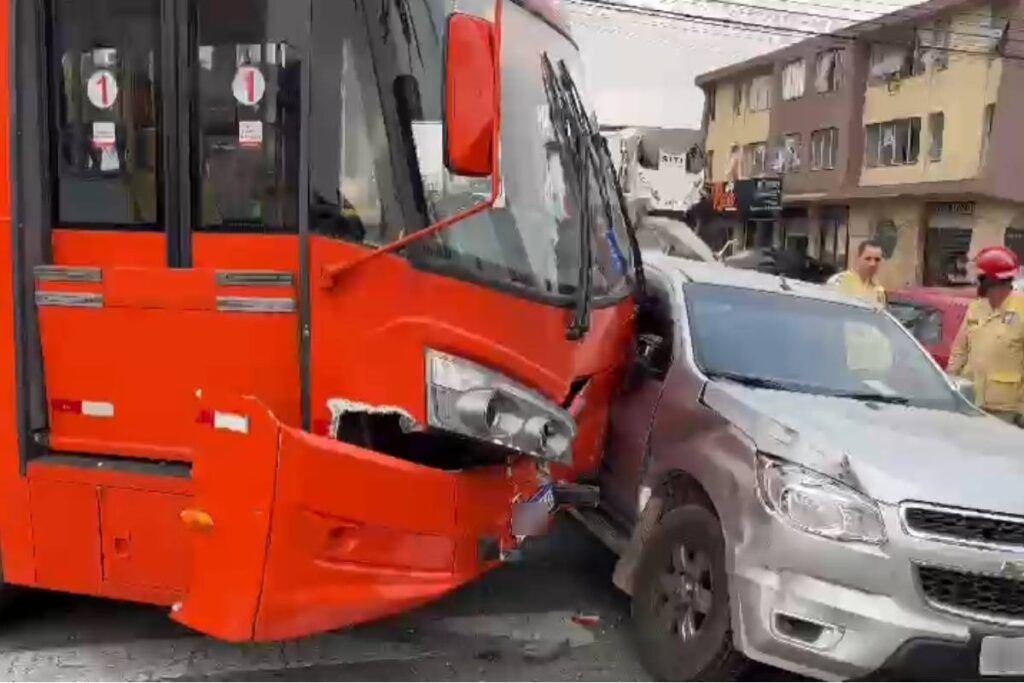 transito-kennedy-acidente-onibus transito-kennedy-acidente-onibus