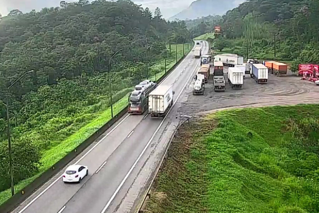 transito-na-br-376-bloqueios