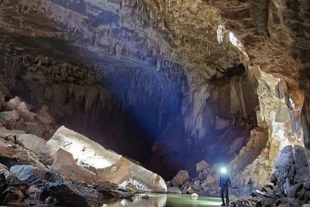 turistas-desaparecidos-caverna