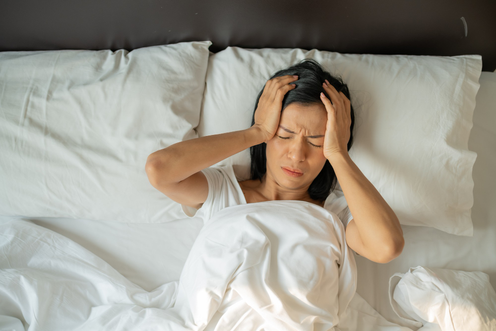 unhappy-exhausted-mature-woman-with-closed-eyes-lying-in-bed-touching-temples-close-up-tired-female-suffering-from-headache-or-migraine-feeling-unwell-suffering-from-insomnia-lack-of-sleep