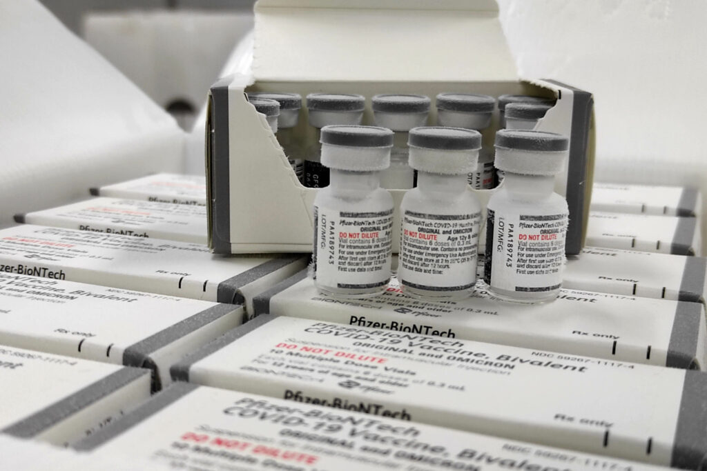Chegam ao Paraná as primeiras doses de vacina bivalente contra a Covid-19 Chegam ao Paraná as primeiras doses de vacina bivalente contra a Covid-19