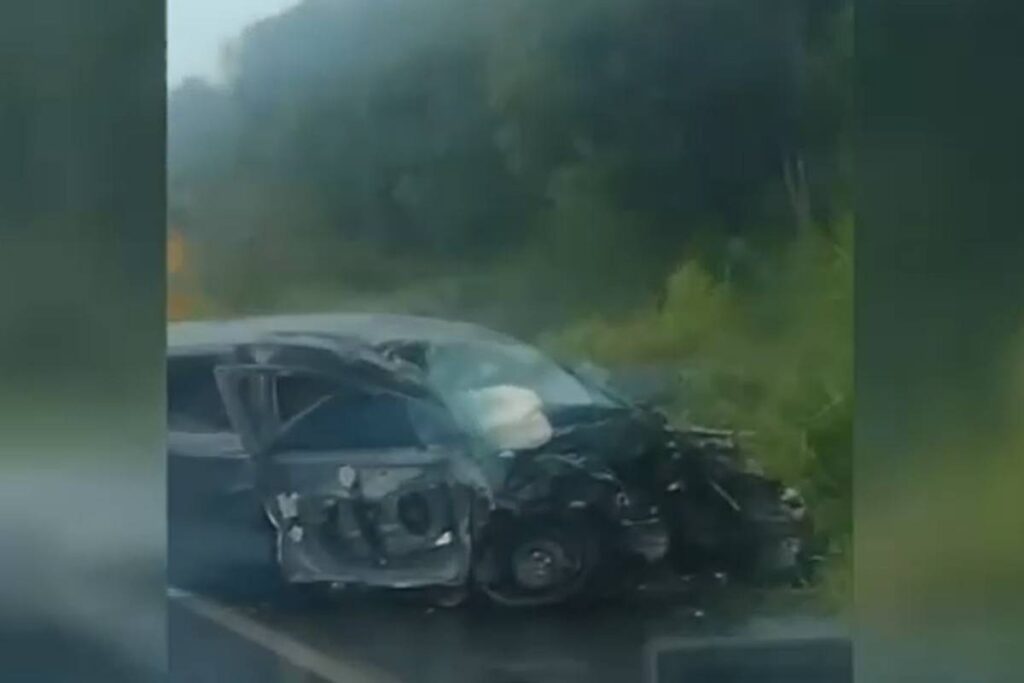 video-grave-acidente-br-277-tres-veiculos-dois-mortos