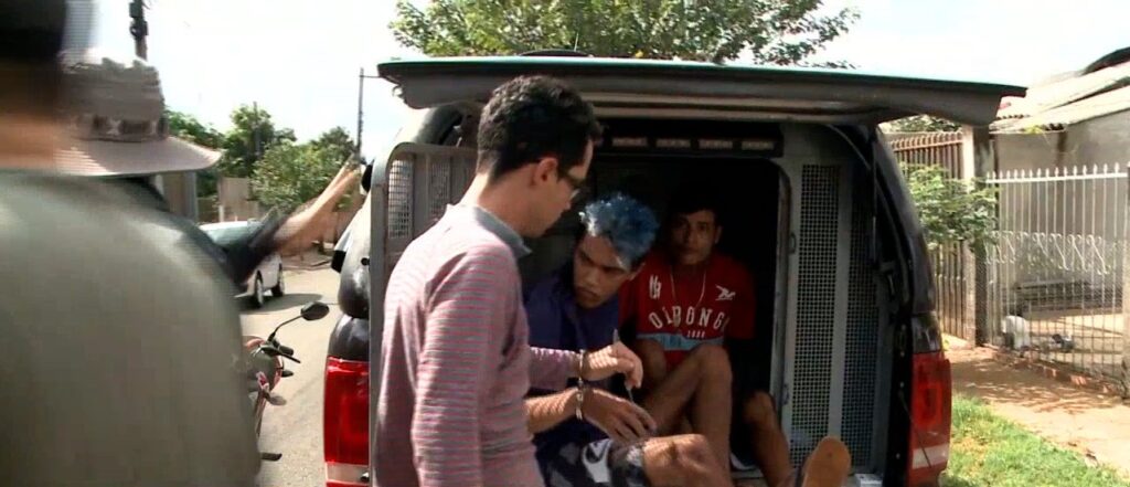 vitima-reconhece-bandido-durante-assalto-a-moto-