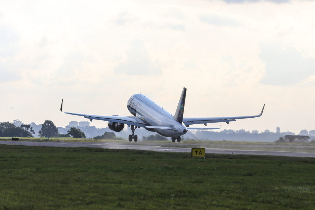 Aeroporto voo-curitiba-florianopolis-direto
