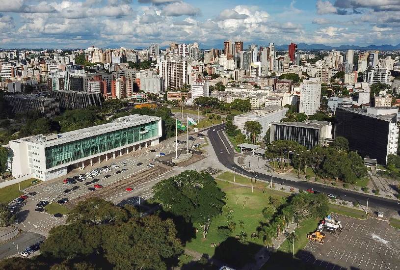 abre-e-fecha-curitiba