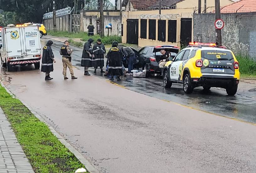 homem-morre-em-confronto-carro-roubado