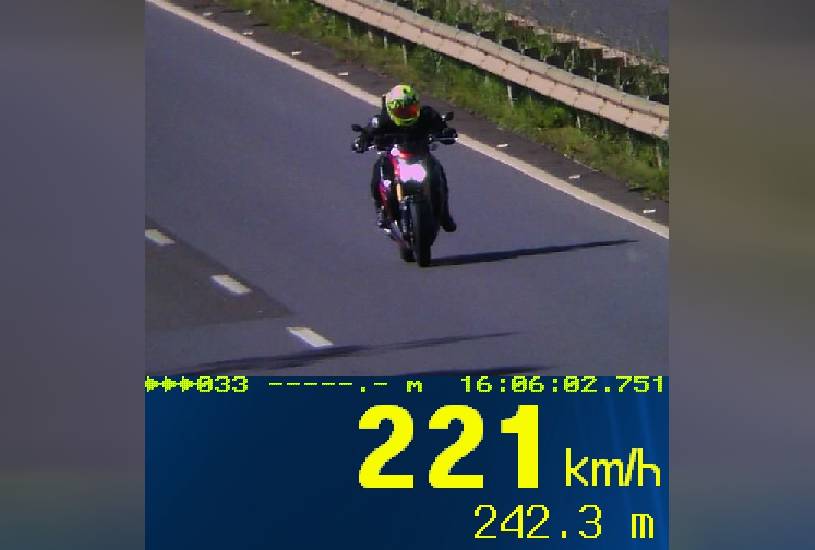 moto-a-200-km-por-hora