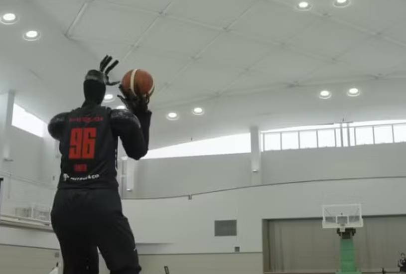 robo-jogando-basquete