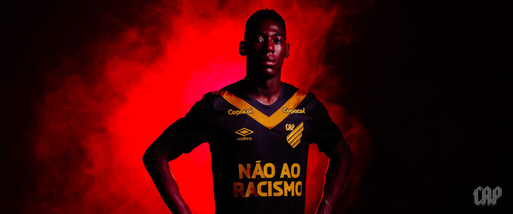 zagueiro-leo-athletico-nao-ao-racismo